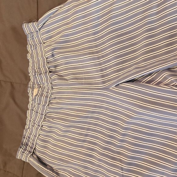 Loft Outlet dressy white with stripes Capri pants, size large - Picture 2 of 8